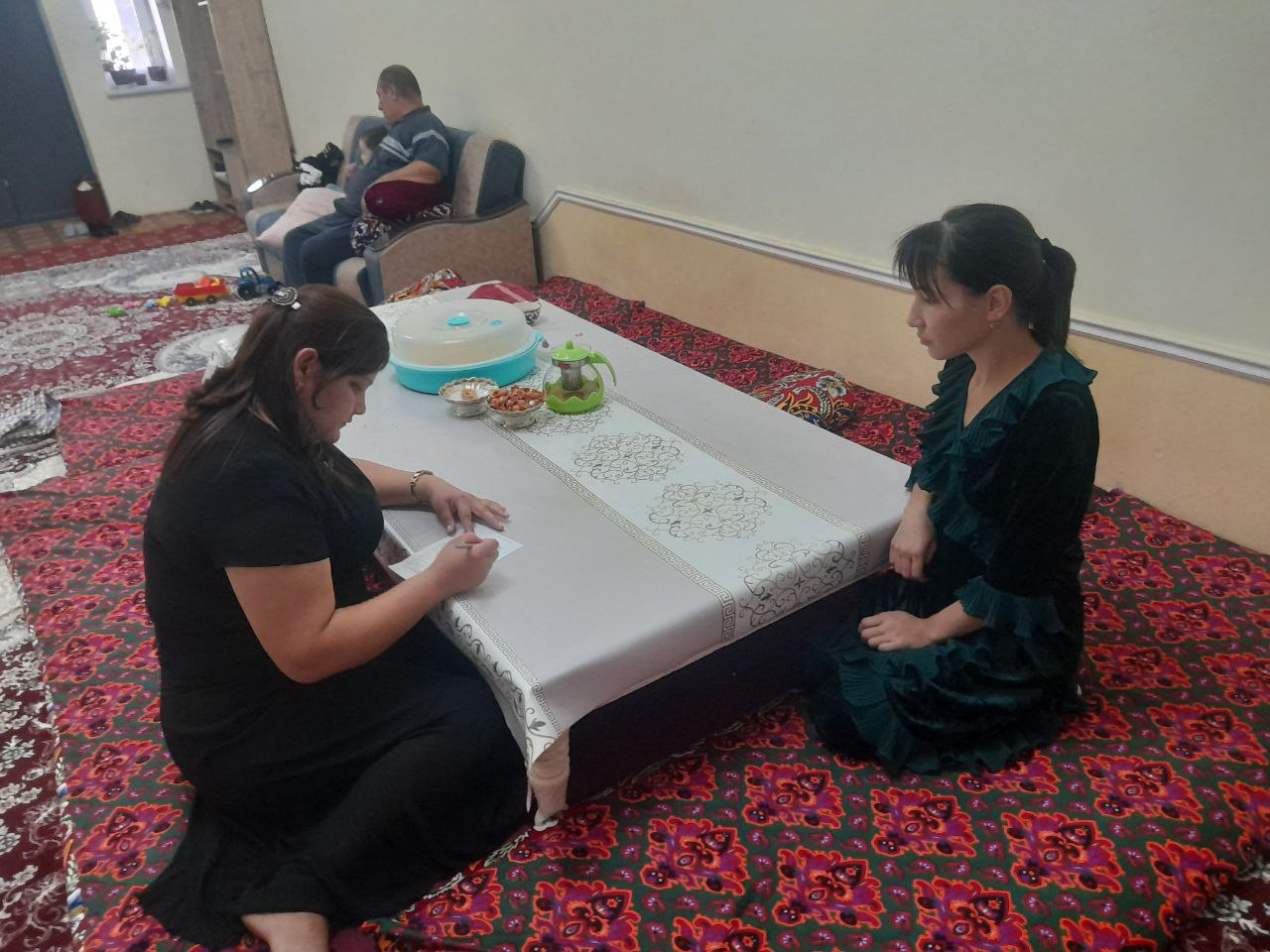 “Chamanzor MFY va 6-sonli DMTTda VGA o‘chog‘ida epidemiologik surishtiruv va dezinfeksiya tadbirlari o‘tkazildi”