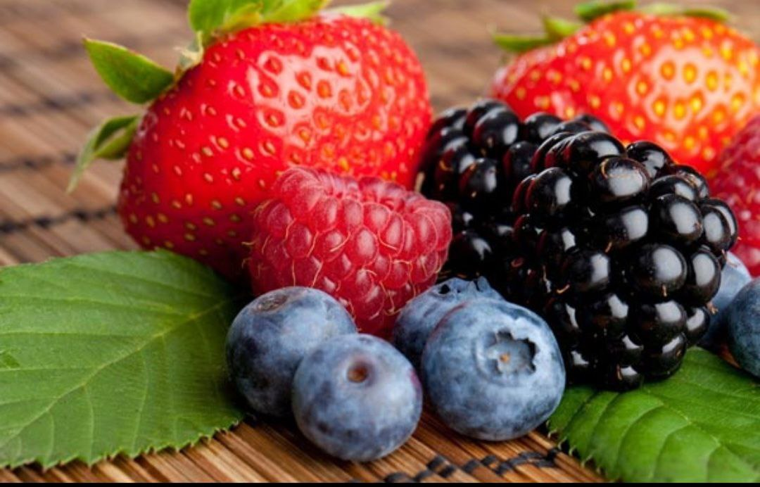 Rezavor mevalar — antioksidantlarga boy, hujayralarni himoya qiladi va immunitetni oshiradi