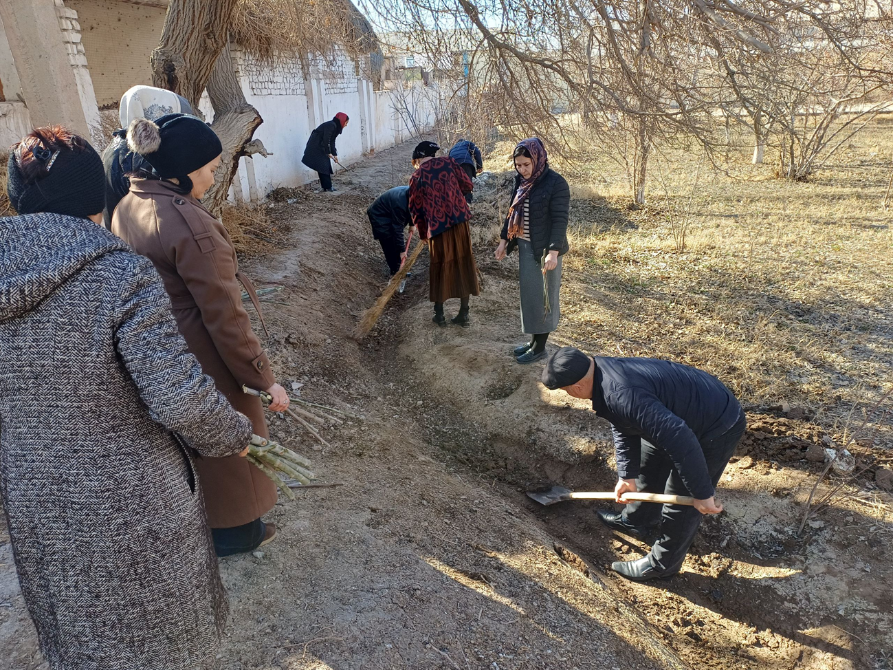 “Yashil makon”  dasturi doirasida obodonlashtirish ishlari olib borildi.